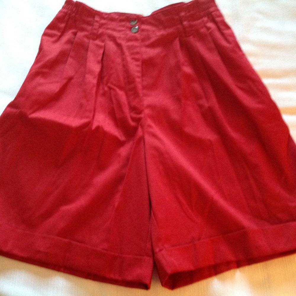 Vintage Karen Scott Women’s Red Pleated Elastic High Waisted Walking Shorts Size